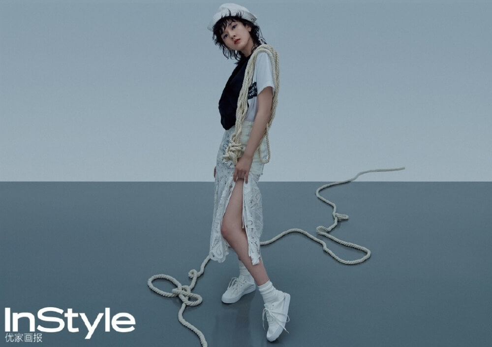 短发少女宋祖儿蓝色眼妆魅惑写真图片