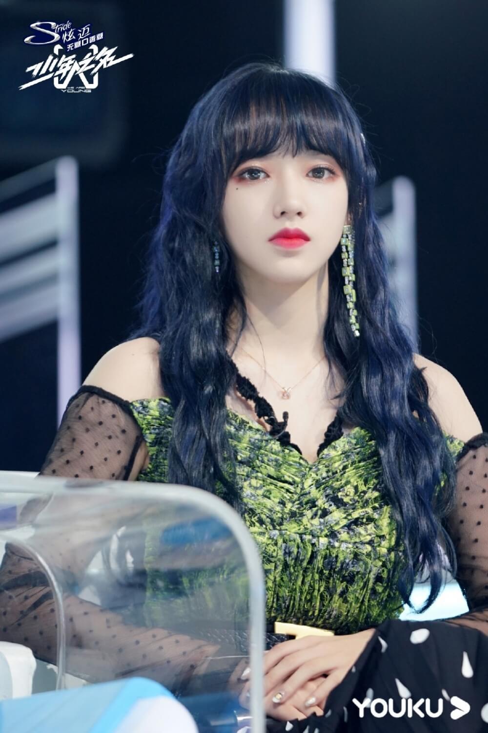 绝美仙女程潇露肩长裙舞台照片