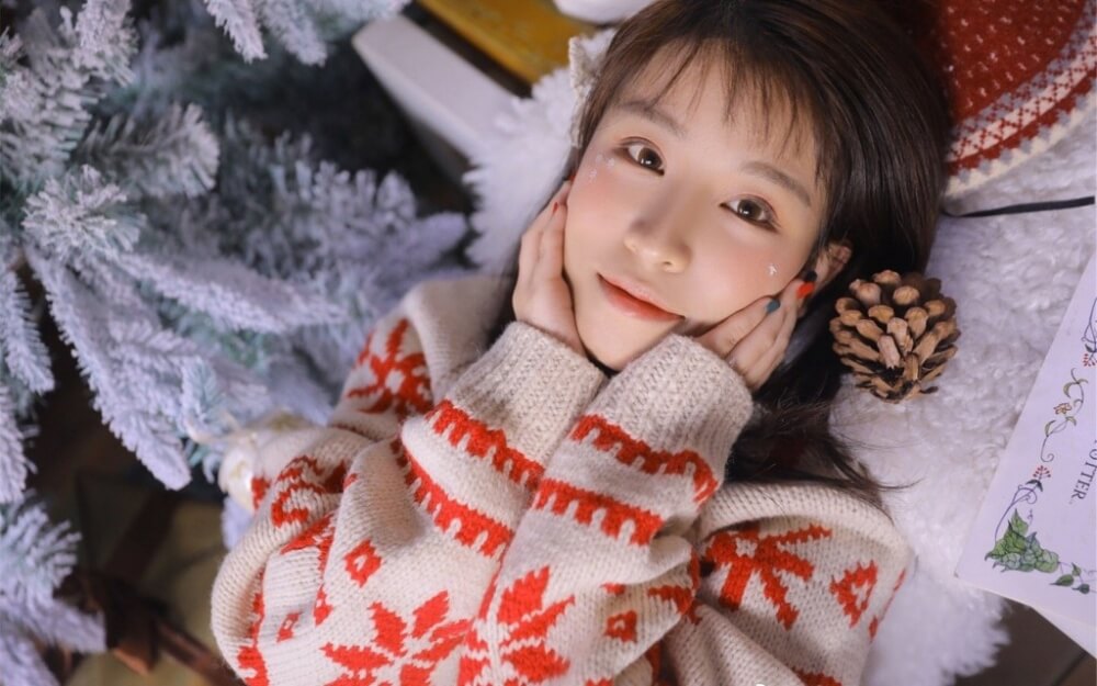 清纯少女圣诞风居家写真图片