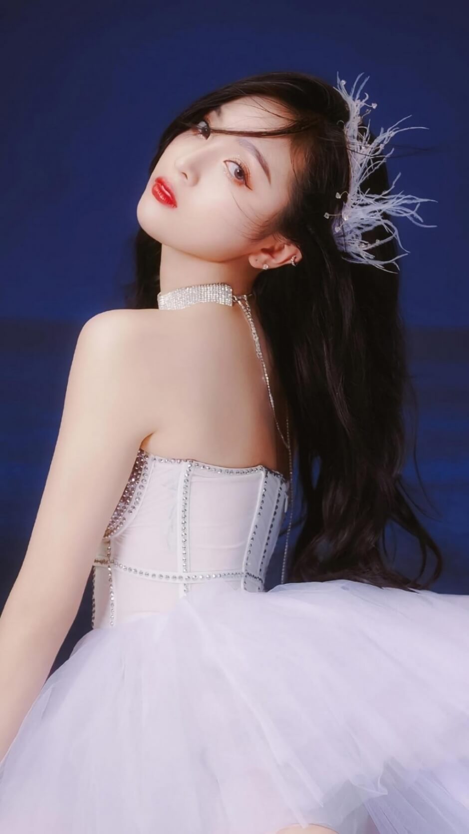 吴宣仪靓丽长腿仙气飘飘白纱裙性感写真图片