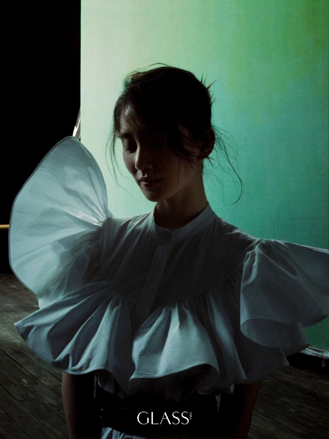 刘诗诗登时尚杂志化身高雅黑天鹅,终于目睹她的曼妙舞姿