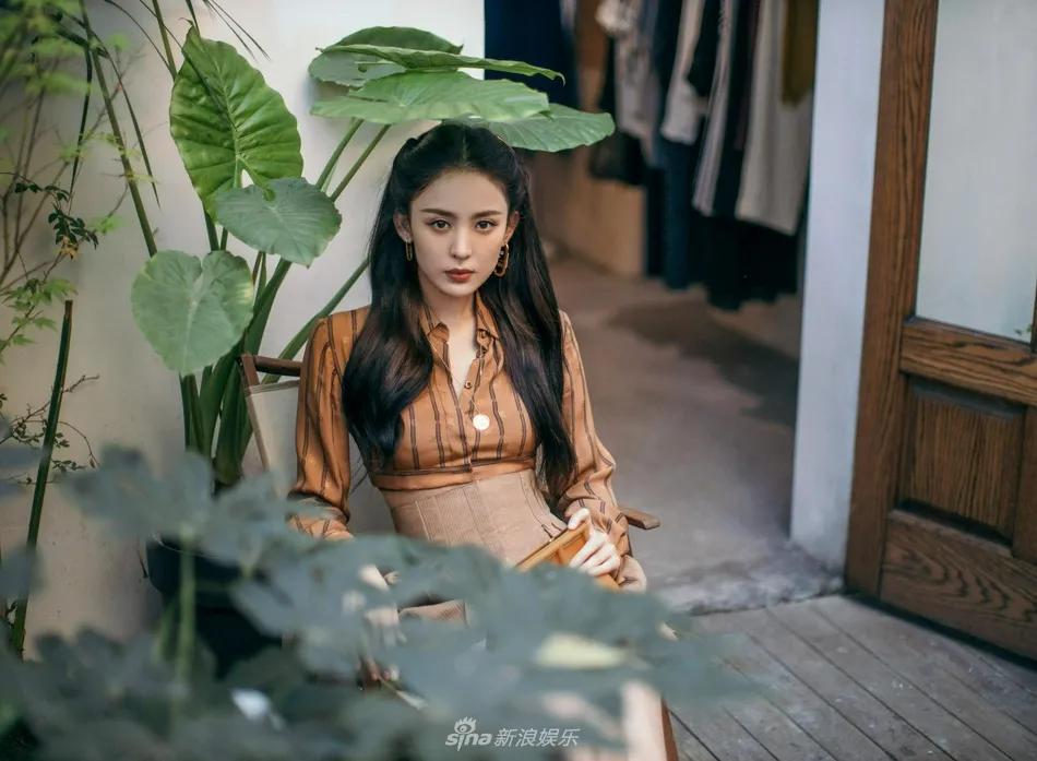 古力娜扎最新写真干练美艳!蛮腰长腿太性感撩人