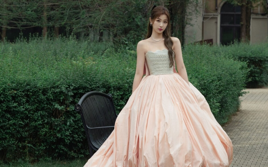 可爱俏皮公主虞书欣蝴蝶结长裙性感图片写真
