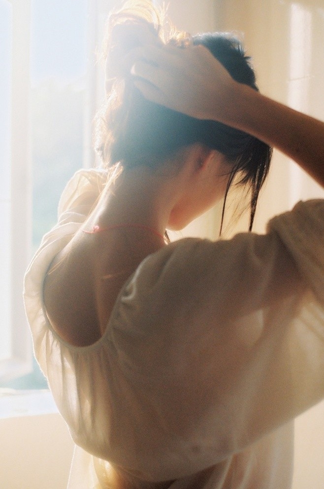 校霸拿着遥控器戏弄学霸 他不想接受这个家教