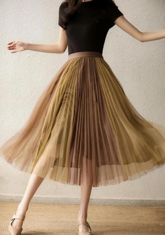 百褶纱裙搭配什么款式上衣最好看？