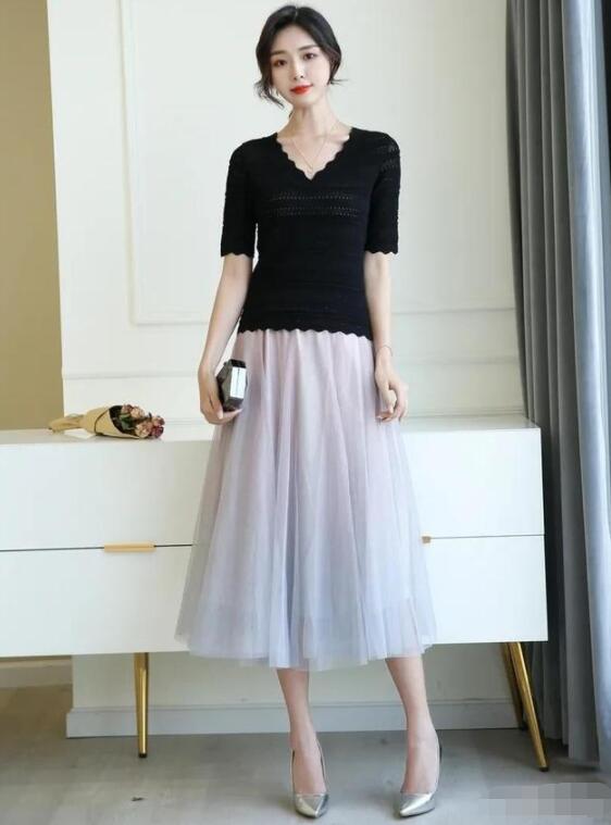 百褶纱裙搭配什么款式上衣最好看？
