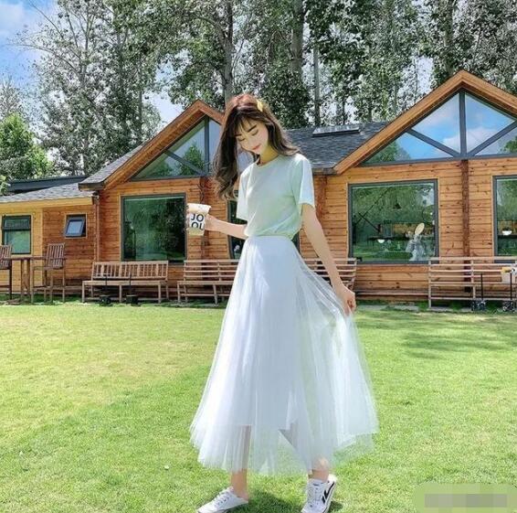 百褶纱裙搭配什么款式上衣最好看？