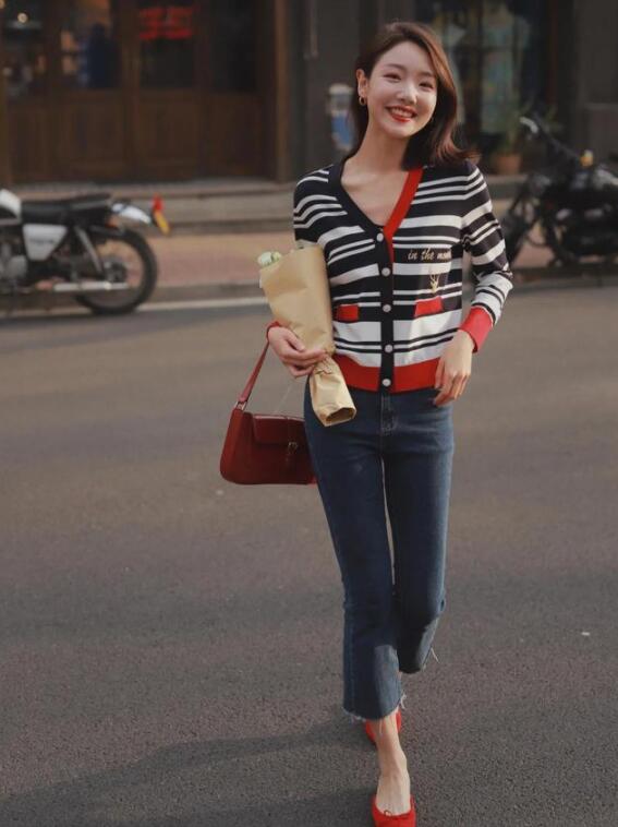 休闲九分裤搭配什么衣服好看?