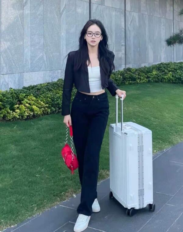 早秋女生穿什么样的衣服好看?