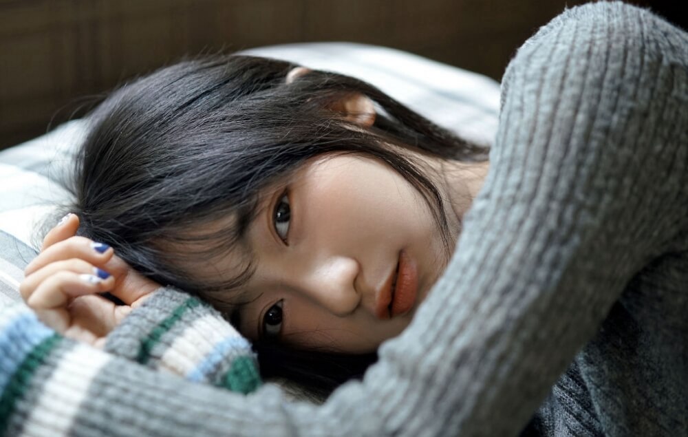 长腿美女暖冬慵懒风格写真图片