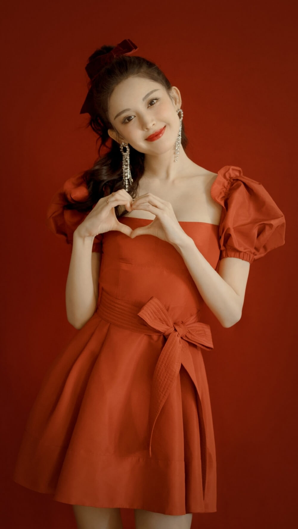 人间仙女古力娜扎红裙唯美写真图片