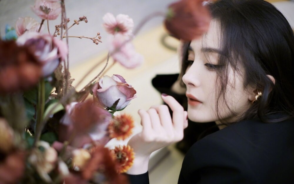 杨幂黑丝性感诱惑时尚写真图片