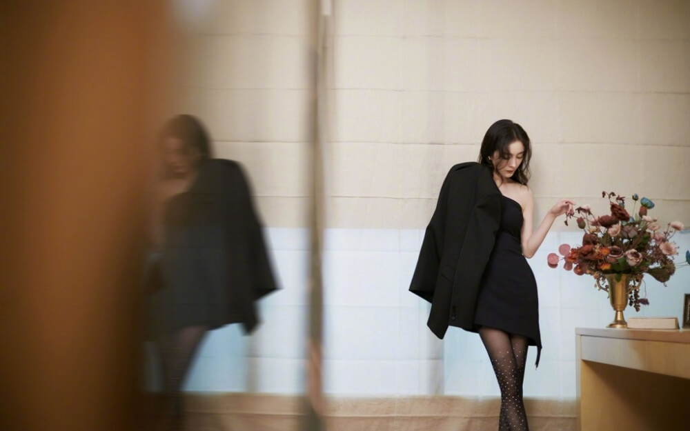 杨幂黑丝性感诱惑时尚写真图片