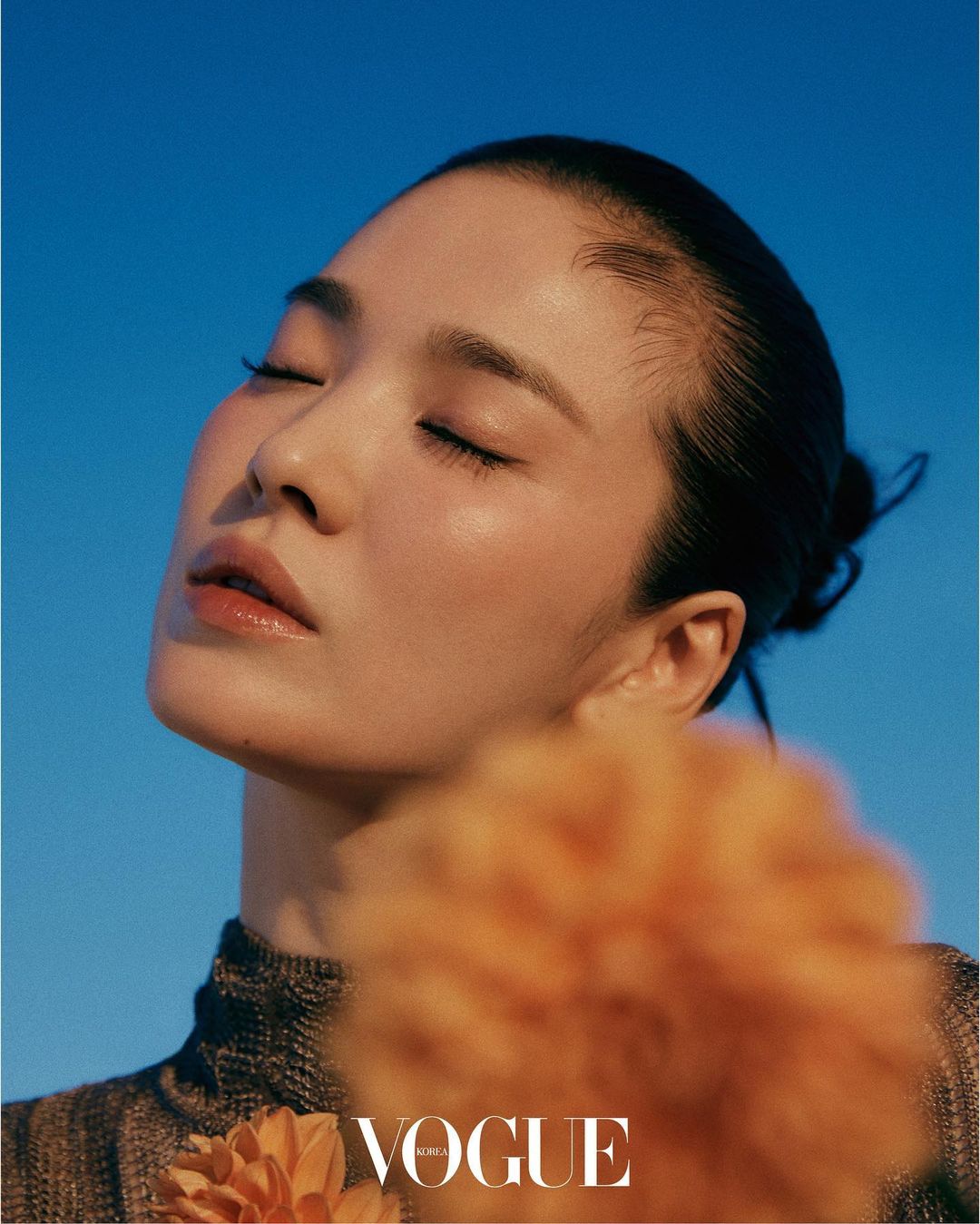 宋慧乔登韩版《Vogue》金九封面，化身优雅 Fendi 女神