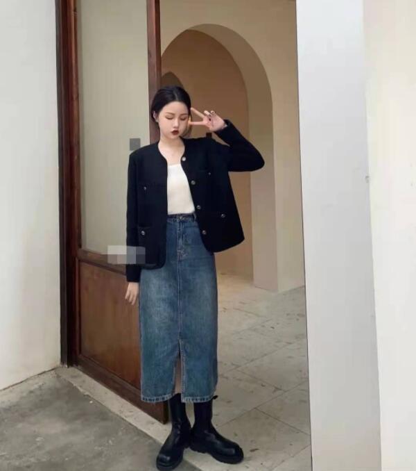 早秋牛仔半身裙搭配什么上衣最好看
