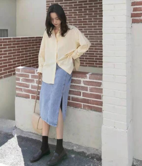 早秋牛仔半身裙搭配什么上衣最好看