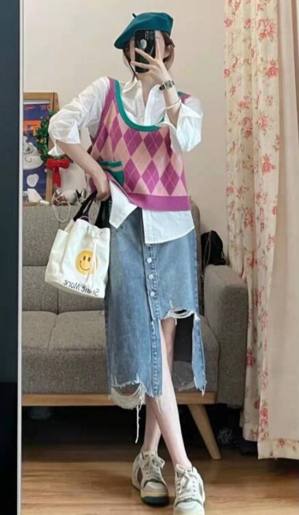 早秋牛仔半身裙搭配什么上衣最好看