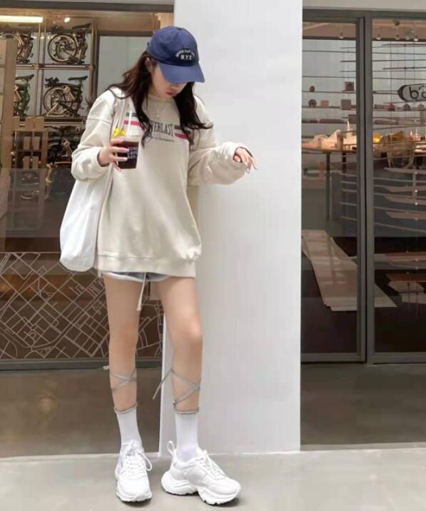 卫衣的下身失踪风格怎么穿衣打扮好看
