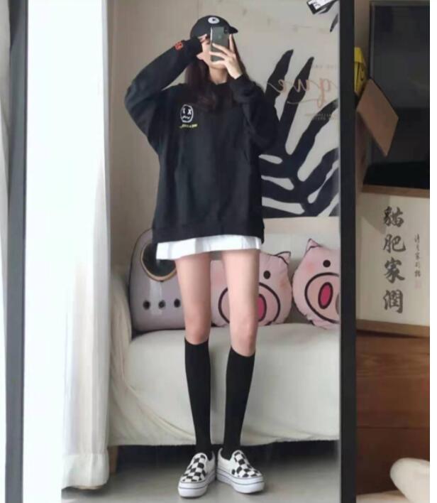 卫衣的下身失踪风格怎么穿衣打扮好看