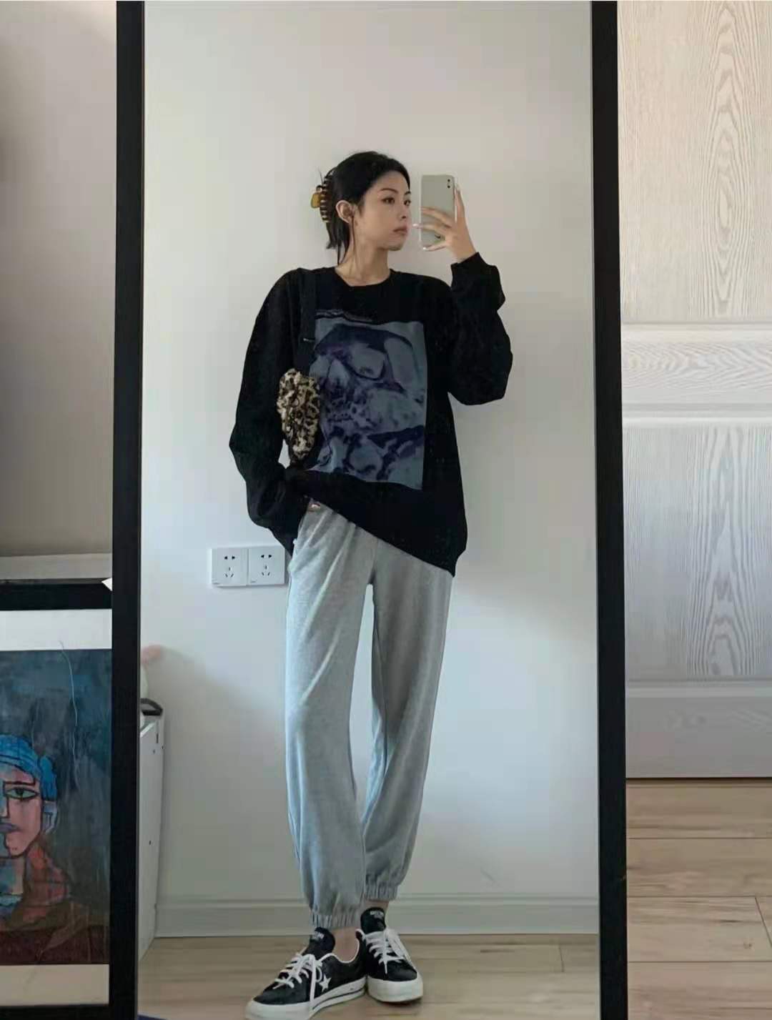黑色卫衣搭配什么裤子和鞋子好看