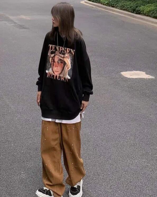 黑色卫衣搭配什么裤子和鞋子好看