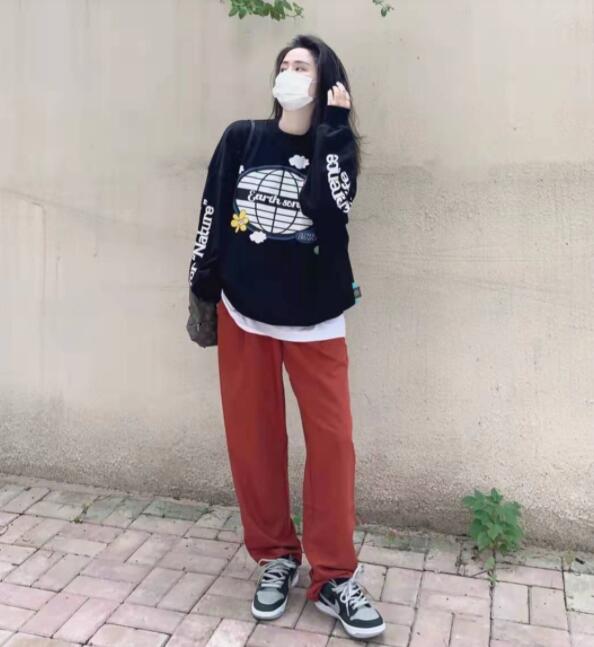 黑色卫衣搭配什么裤子和鞋子好看