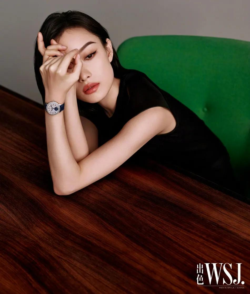 倪妮最新美图勾勒魔鬼身材！大秀白皙玉背太性感撩人