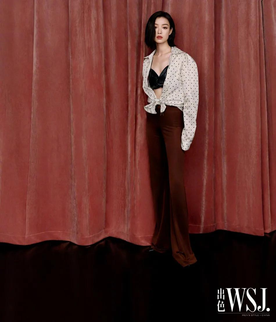 倪妮最新美图勾勒魔鬼身材！大秀白皙玉背太性感撩人