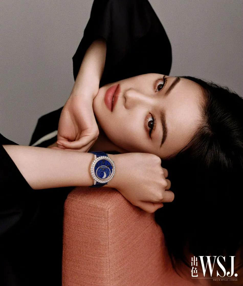 倪妮最新美图勾勒魔鬼身材！大秀白皙玉背太性感撩人