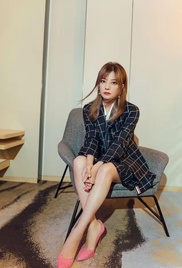 2021年夏天流行这4双鞋，搭连衣裙清凉还好看