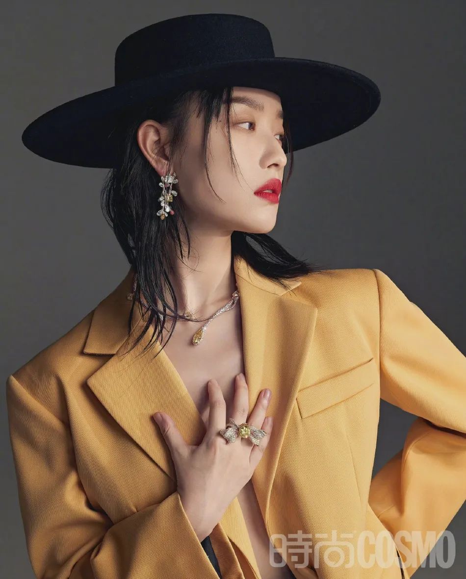 倪妮登时尚杂志封面超英姿飒爽!雪肤玉貌性感美艳