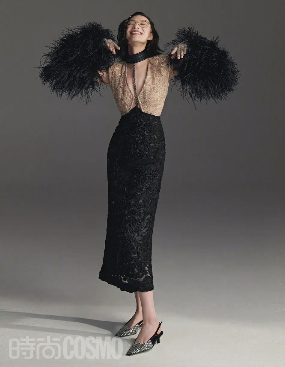 倪妮登时尚杂志封面超英姿飒爽!雪肤玉貌性感美艳