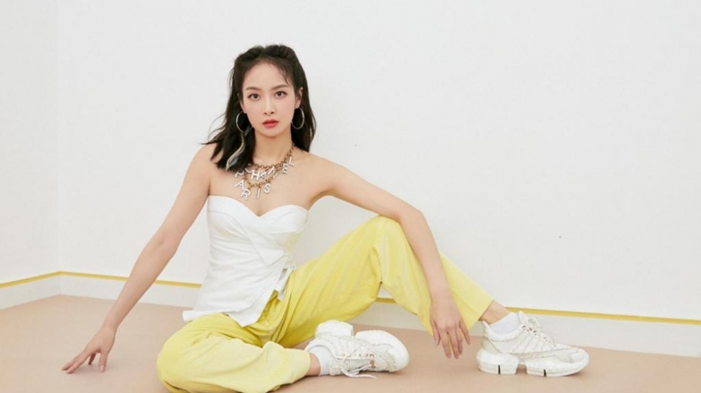 宋茜白色抹胸时尚写真图片合集