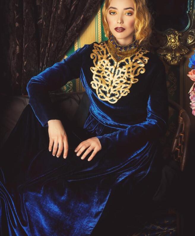 如何将丝绒穿出摩登和显瘦共存的感觉？