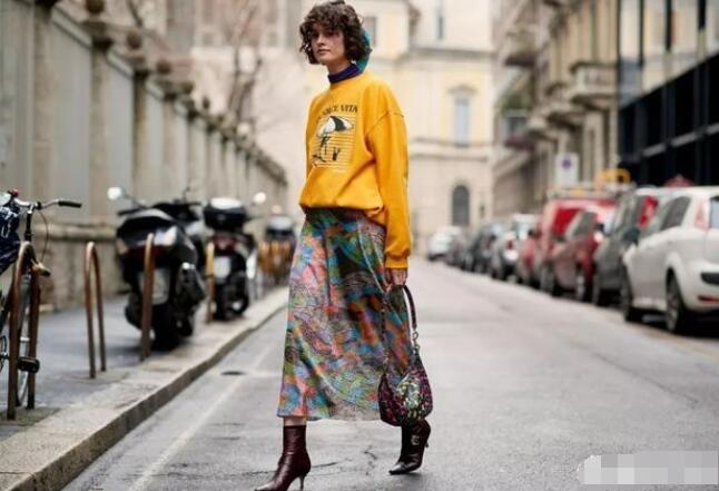 卫衣要怎么穿搭才显得好看？