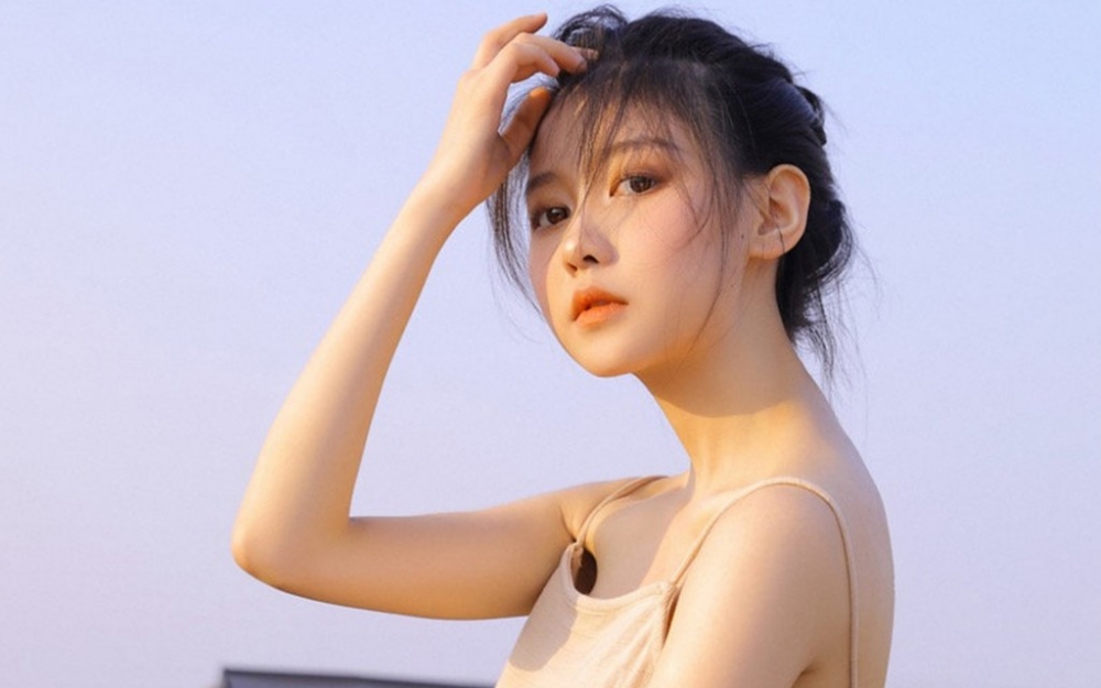 早就想在学校要你了 学长突然把我抱到了厕所