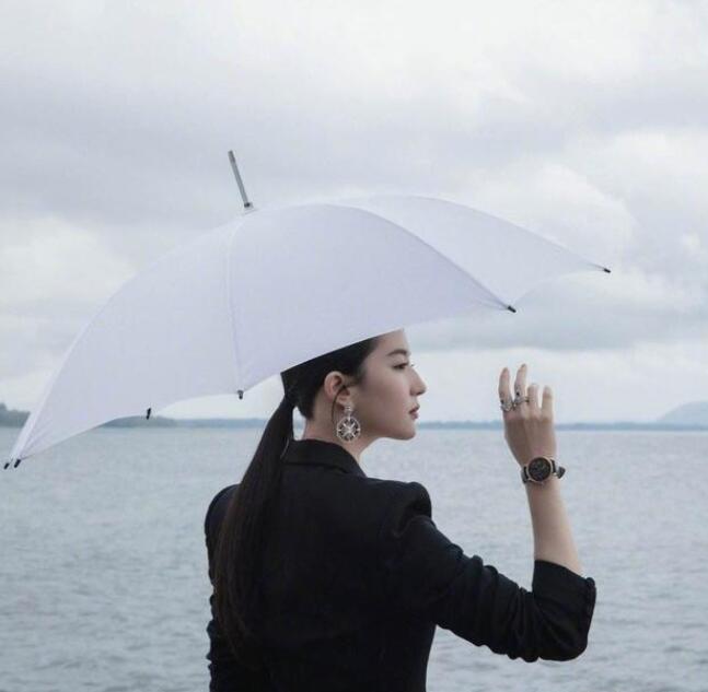 夏末秋初西装外套要怎么穿出时髦感?