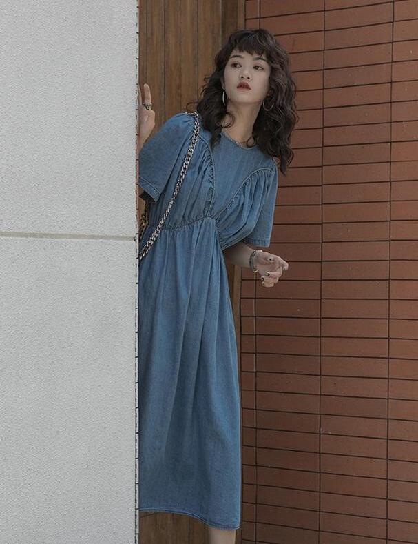 牛仔裙和什么上衣鞋子搭配好看