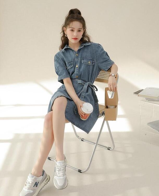 牛仔裙和什么上衣鞋子搭配好看