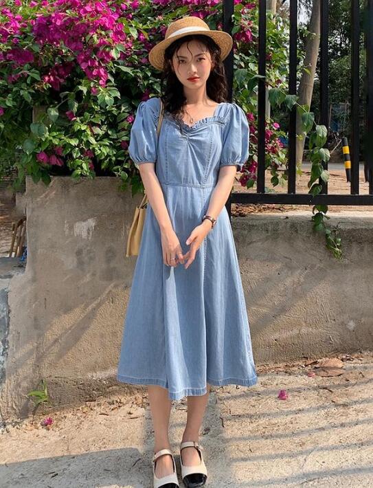 牛仔裙和什么上衣鞋子搭配好看