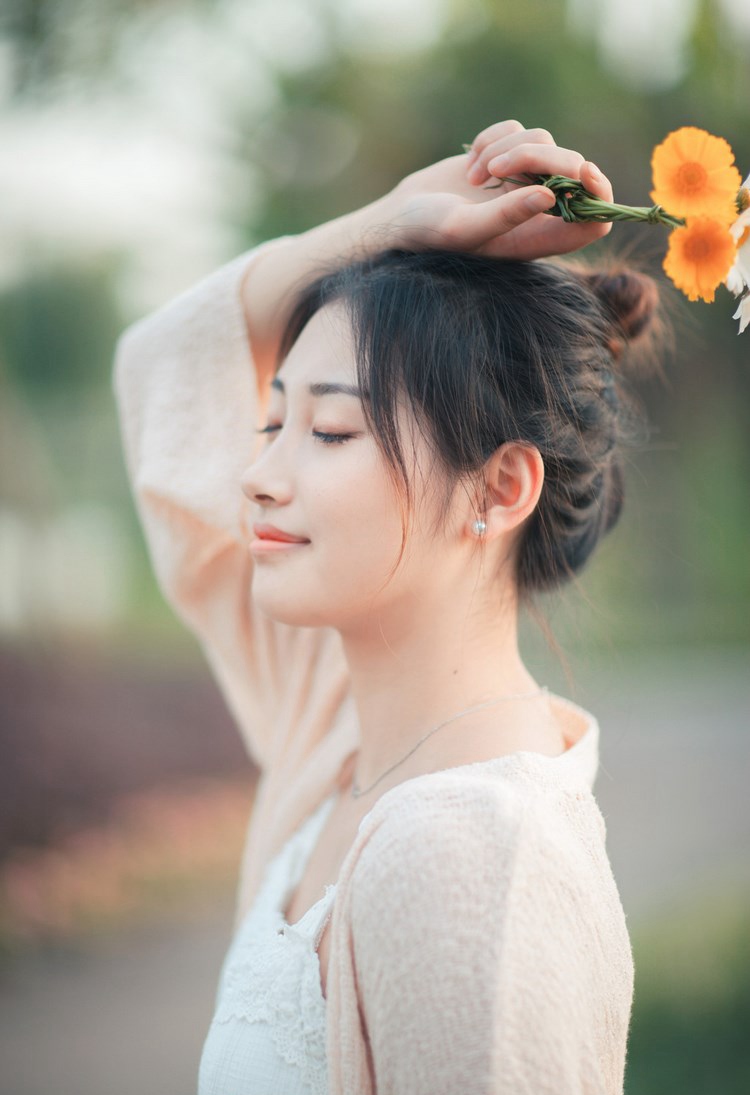 放在里面等我好回来检查 被医生绑在妇科椅上调教