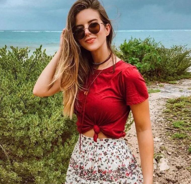 T恤+半裙，怎样搭配才能不路人？