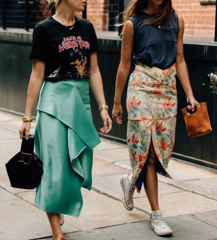T恤+半裙，怎样搭配才能不路人？
