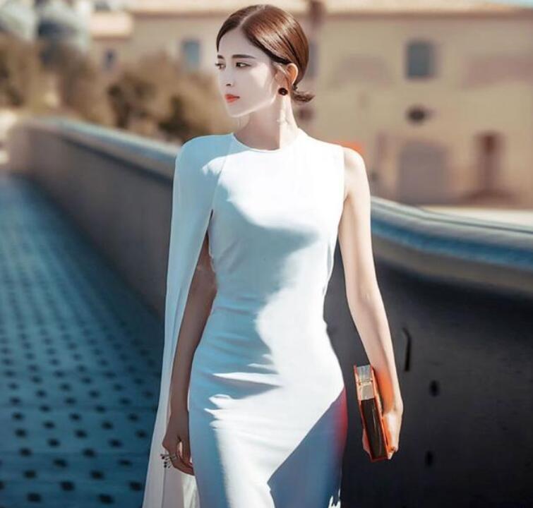普通的小白裙如何穿出优雅的气质？