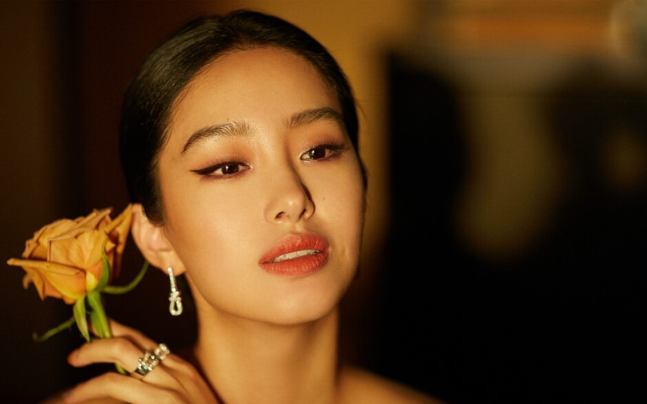 杨采钰优雅迷人气质性感写真图片