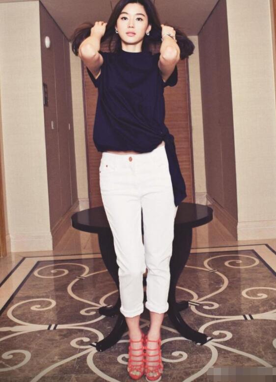 女款白色西装裤配什么鞋子合适?