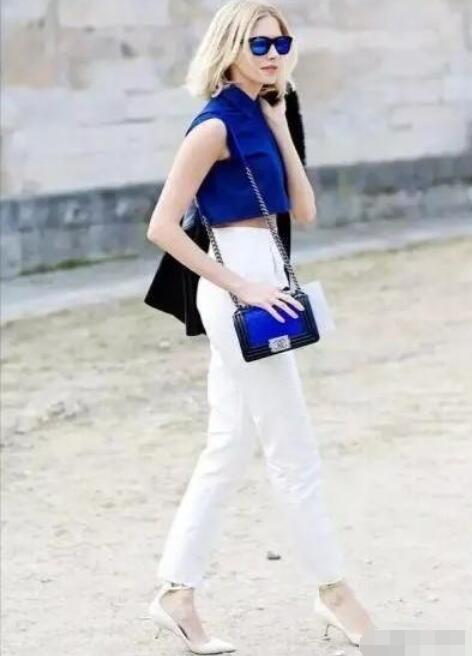 女款白色西装裤配什么鞋子合适?