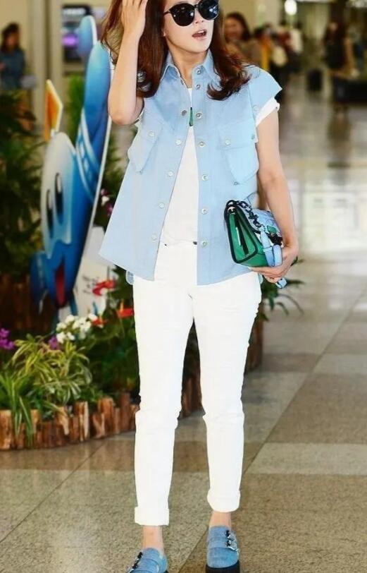 女款白色西装裤配什么鞋子合适?