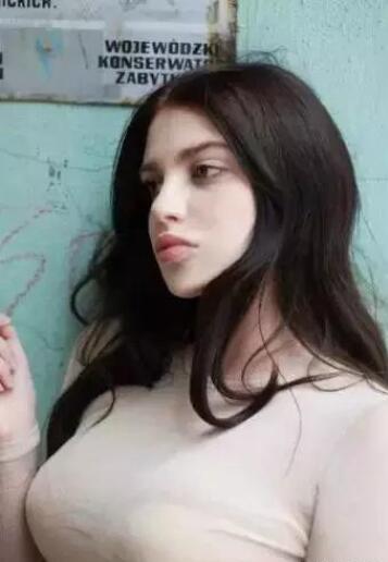 胸大的女生应该如何穿出高级感?