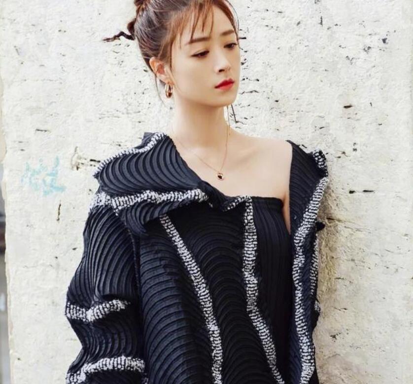 胸大的女生应该如何穿出高级感？